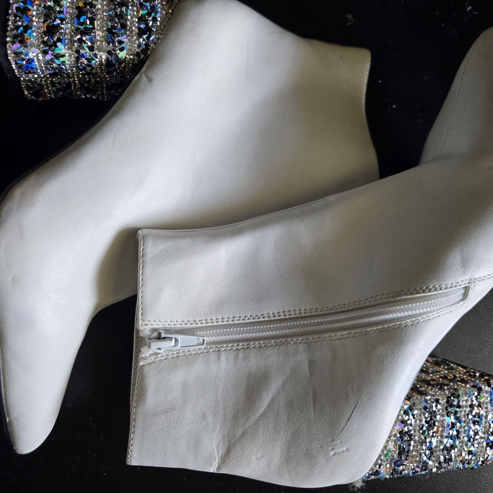 Betsey Johnson Women's Ankle Booties Kassie White Embellished Block Heel - Picture 8 of 9